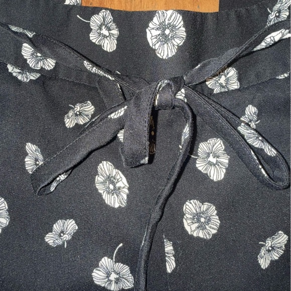 Talbots Wide Leg Pull On Pants Drawstring Size Medium Deco Flowers Mid Rise - Picture 12 of 12